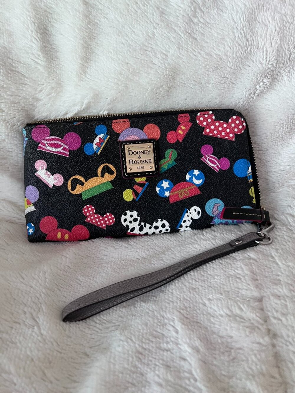 Dooney & Bourke Disney Parks Wristlet Wallet Mickey Minnie Icons Black Pouch